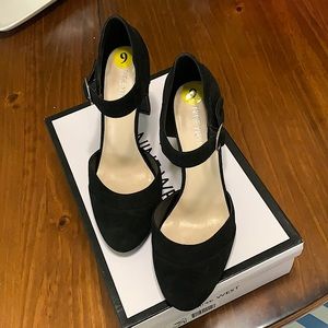 Nine West black suede dress pump 9M